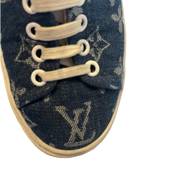 Louis Vuitton Time Out Low Top Denim Monogram Sneakers - Picture 4 of 16